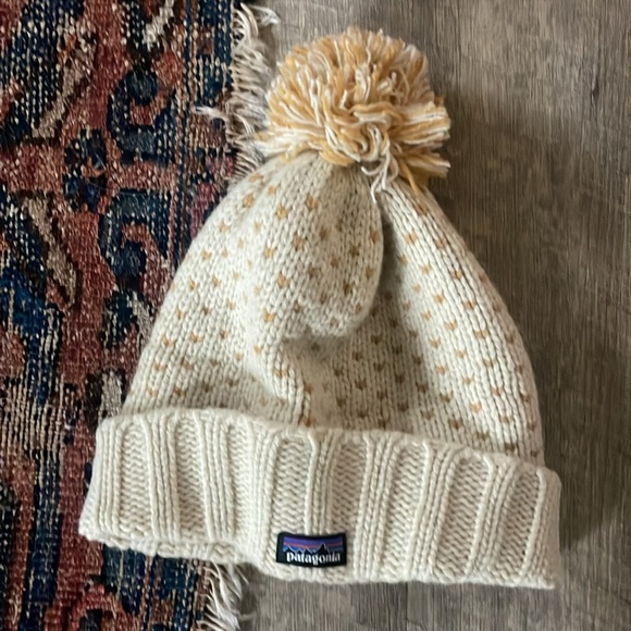 •| patagonia beanie - Picture 2 of 7